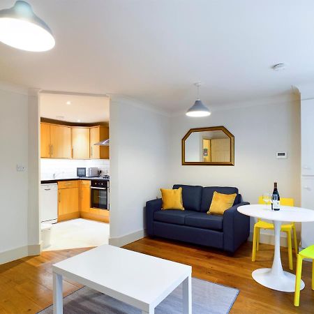 Redhill Town Centre Apartment By Livingo Exterior foto