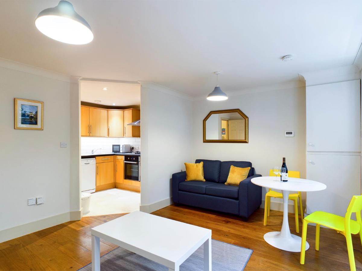 Redhill Town Centre Apartment By Livingo Exterior foto