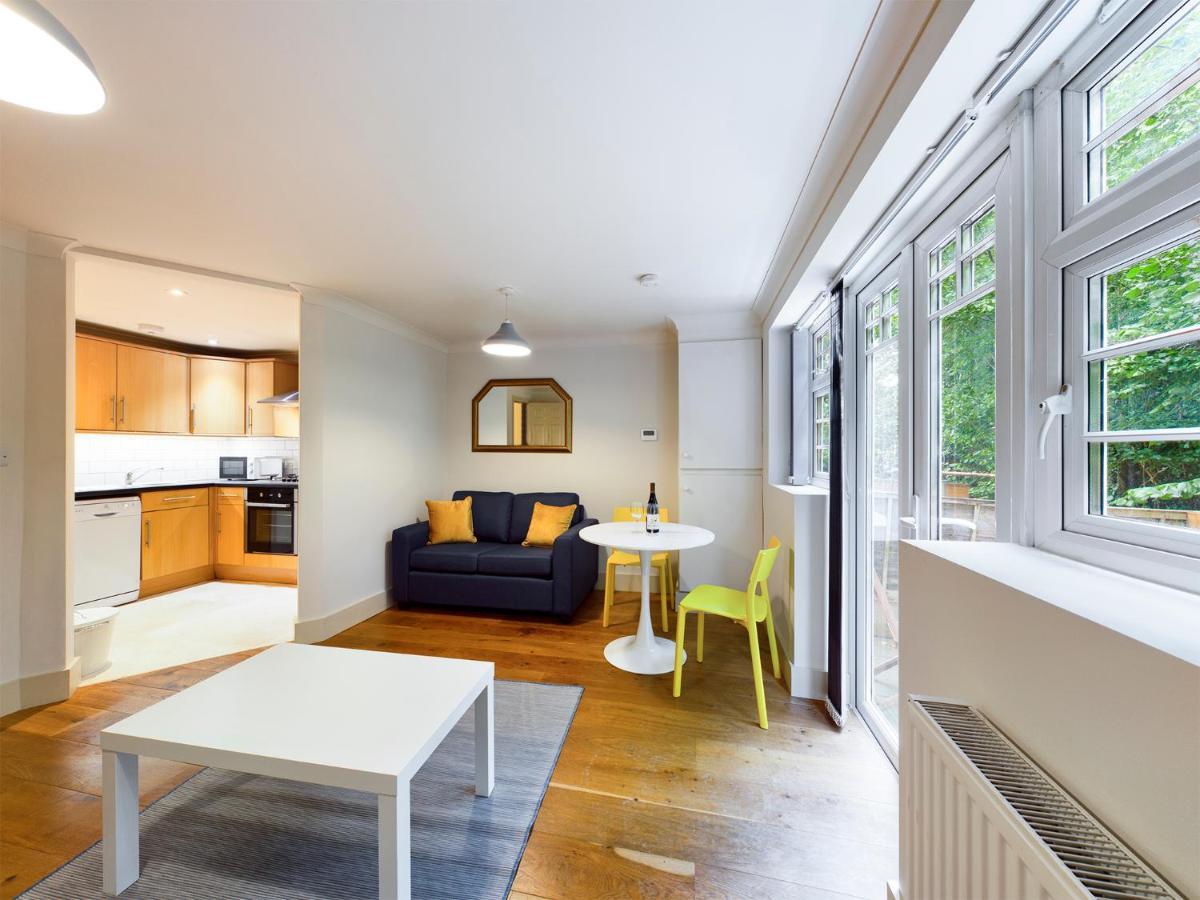Redhill Town Centre Apartment By Livingo Exterior foto